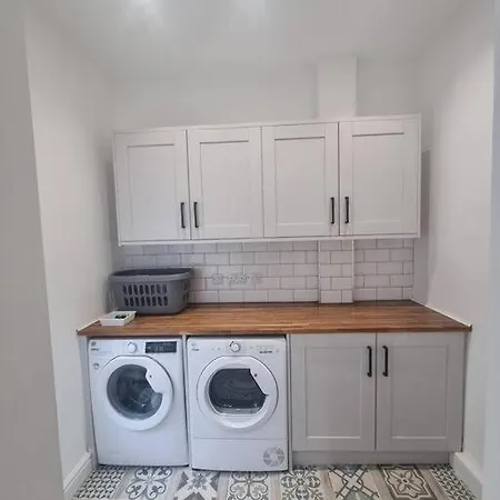 Holiday home Highly Modern Home, 3 Bed, Close To The District