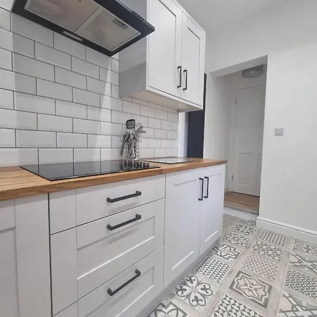Highly Modern Home, 3 Bed, Close To The District Vakantiehuis