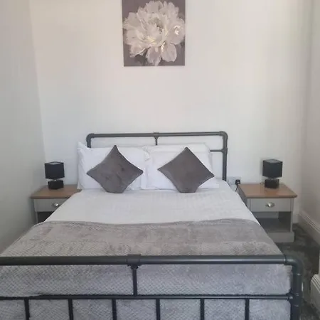 Highly Modern Home, 3 Bed, Close To The District *