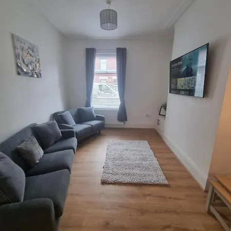 Vakantiehuis Highly Modern Home, 3 Bed, Close To The District Barrow-in-Furness